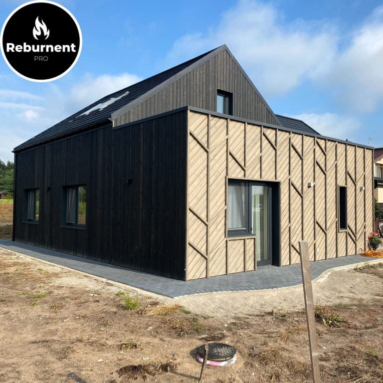 naujai irengtas namukas, naudotos dvieju spalvu degintos medienos fasadlentės